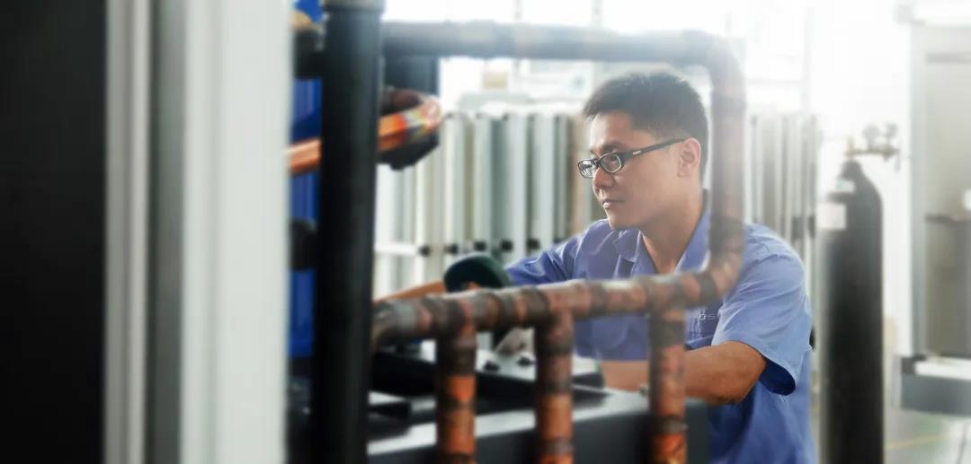 游泳池水处置设备怎么进行守护保养？