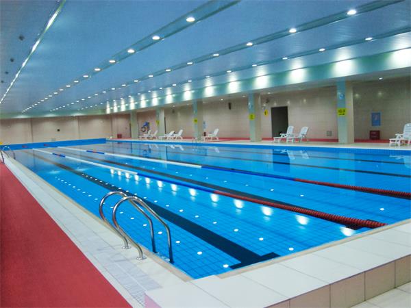 室内游泳馆水温及场馆湿度怎么节造好？